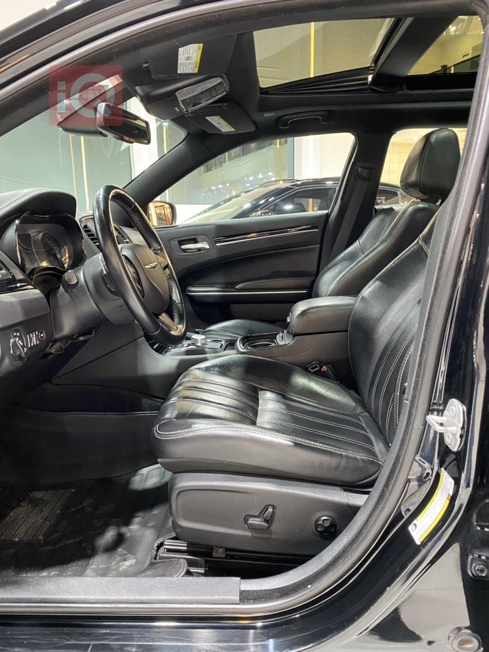 کرایسلەر 300